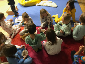 Nocowanka "Piżama-Kino"