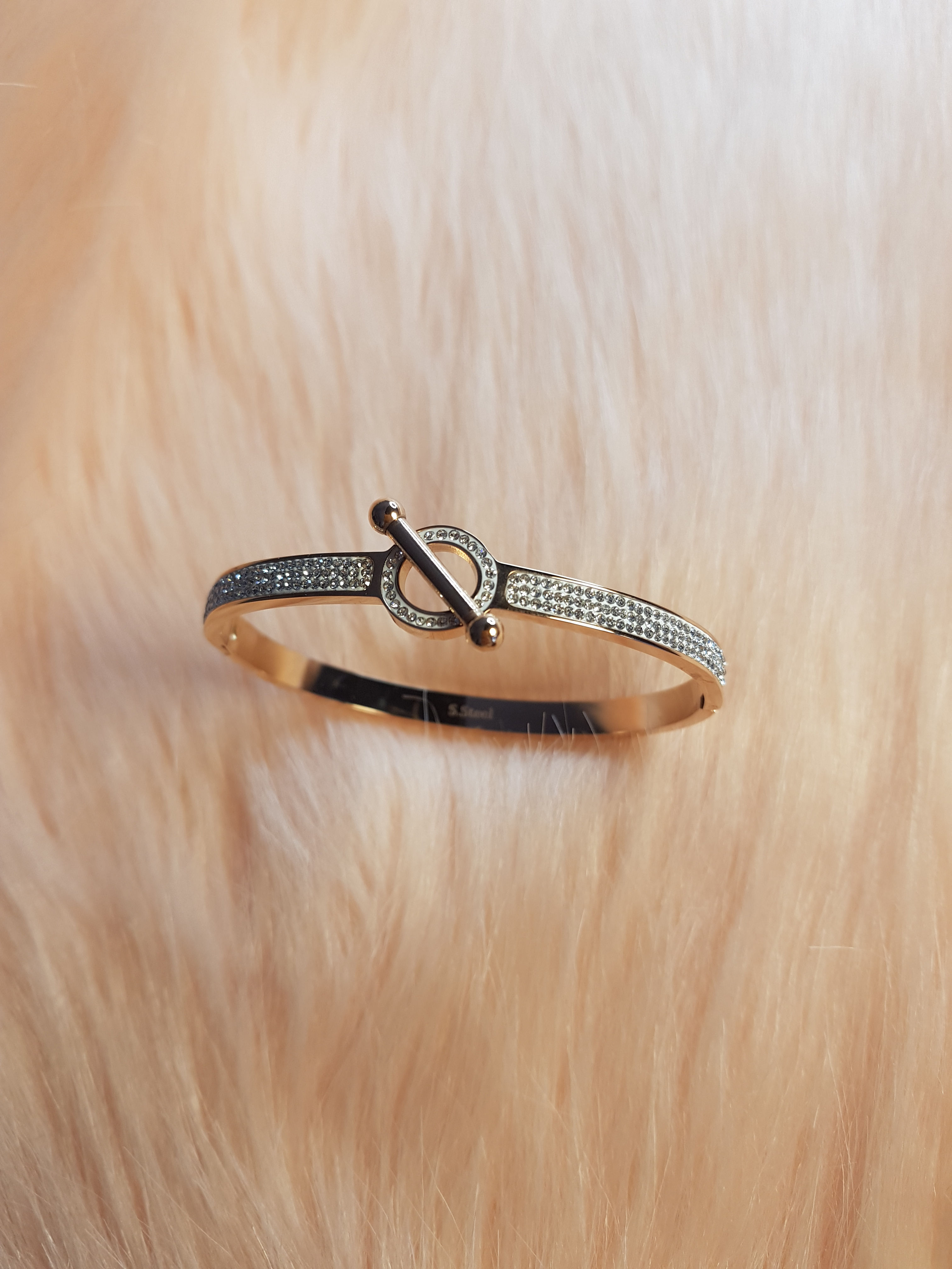 Magnifique Bracelet rose en Acier Inoxydable.