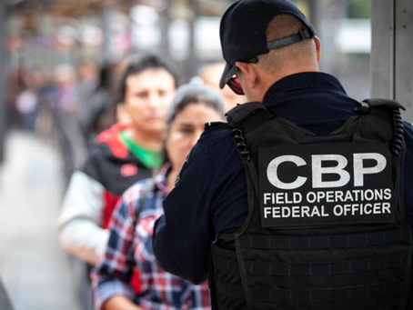 Acusan a un supervisor de Inmigración por dar albergue a una mujer indocumentada en Texas