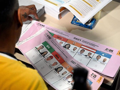 EE. UU. destaca la "gran participación" en las elecciones de Honduras