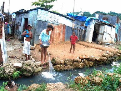 Pisos de tierra, la realidad que la República Dominicana quiere dejar en el pasado