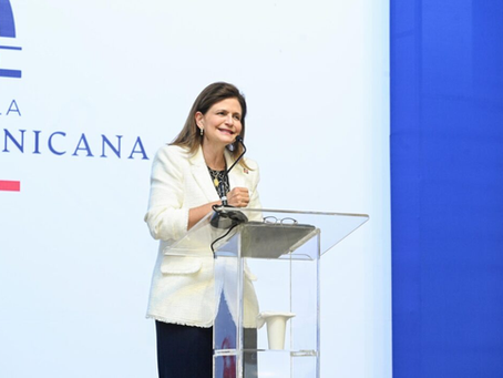 Vicepresidenta dicta conferencia en SPM sobre importancia de las zonas francas