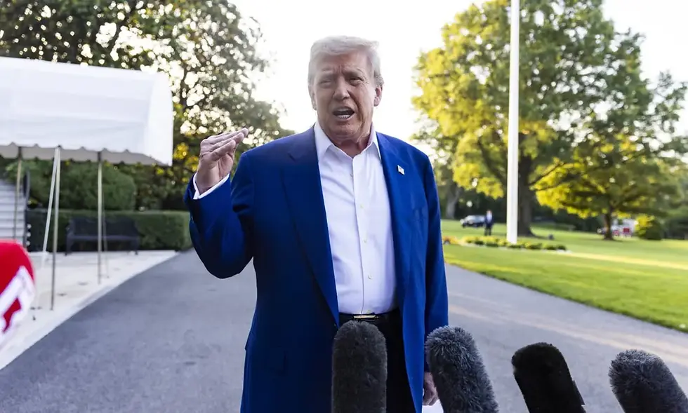 WASHINGTON (Estados Unidos).- El presidente estadounidense, Donald Trump, comparece ante los medios de comunicación al salir de la Casa Blanca para la cumbre de líderes de la OTAN, en Washington, D.C., EE. UU.. El presidente respondió preguntas sobre las acusaciones de violaciones del alto el fuego en el conflicto entre Irán e Israel. EFE/EPA/JIM LO SCALZO