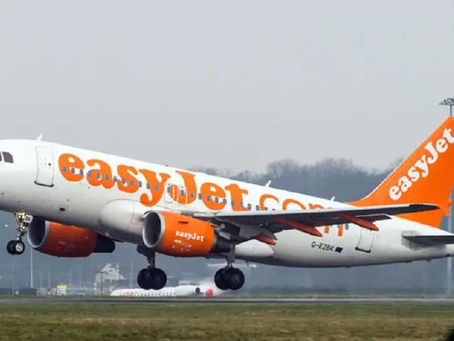 Una familia británica intenta embarcar a una anciana fallecida en un avión Málaga-Londres