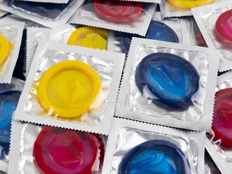 Precios de los preservativos registran alza por guerra con Irán