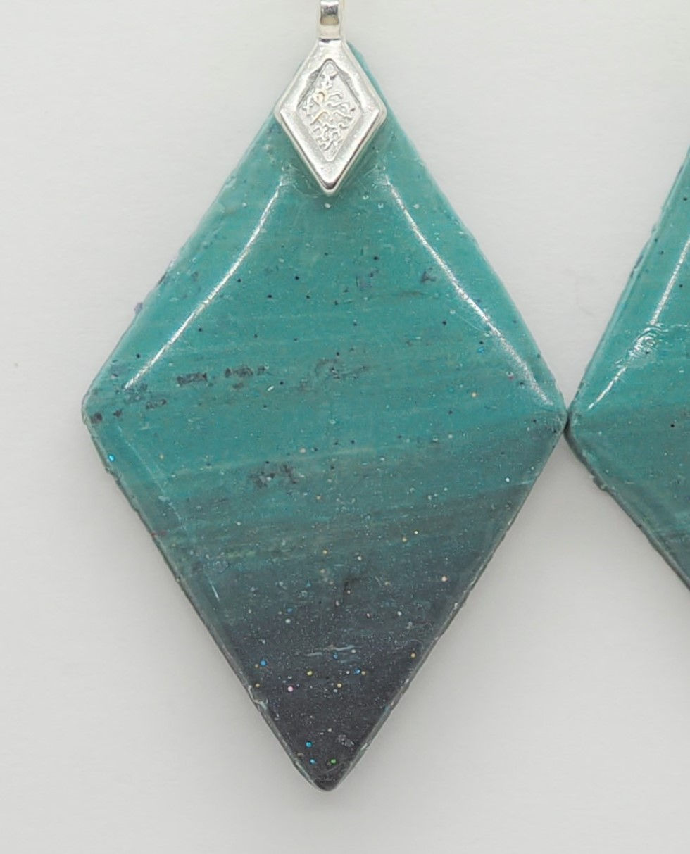 Thumbnail: Bruised Diamonds