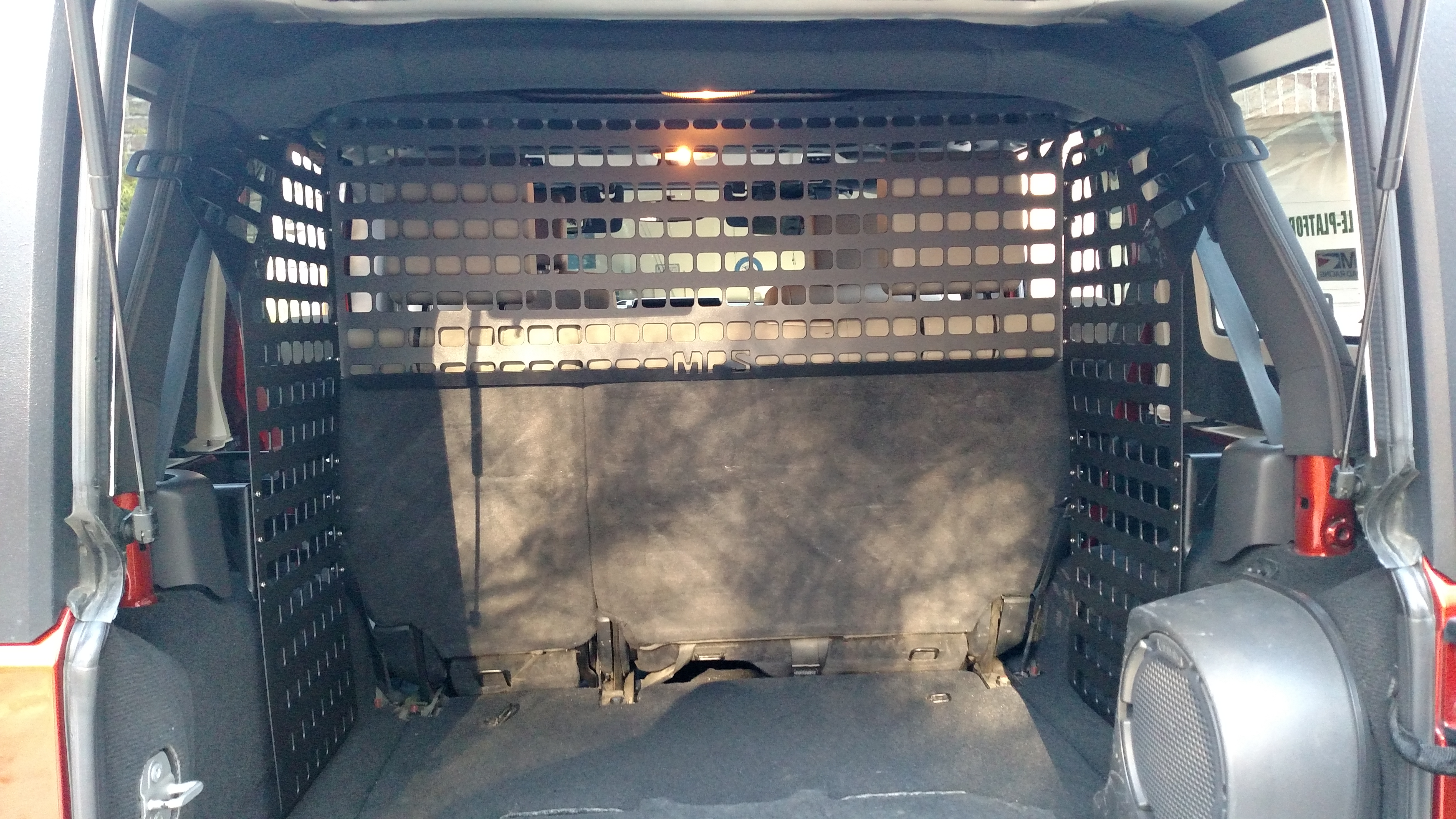 2007-18 REAR MOLLE/PET BARRICADE