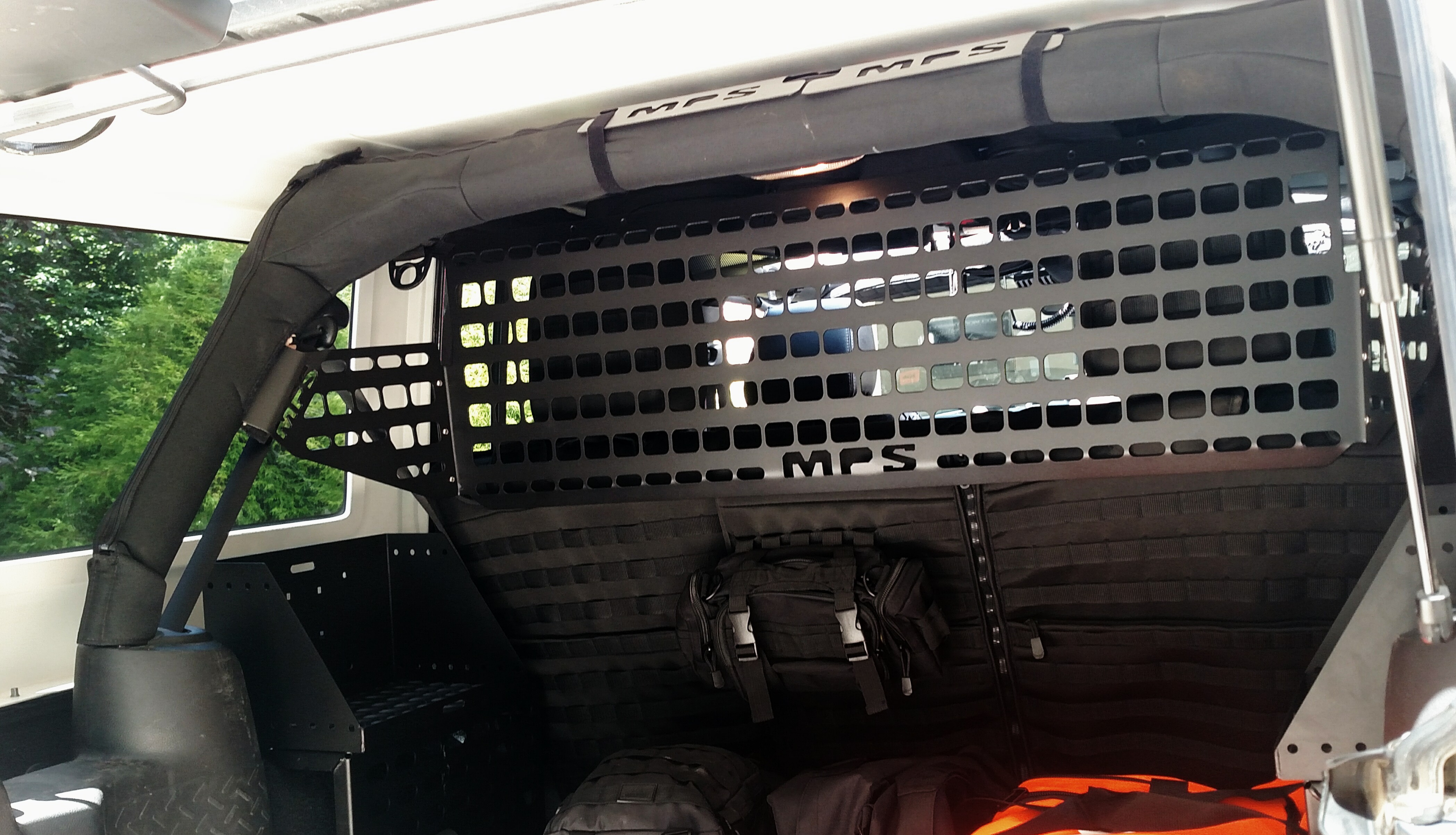 2007-18 JKU Jeep MOLLE/PET BARRIER