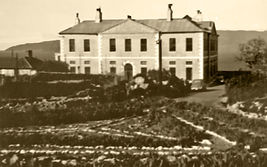 1950s - Bleak House entrance 2.jpg