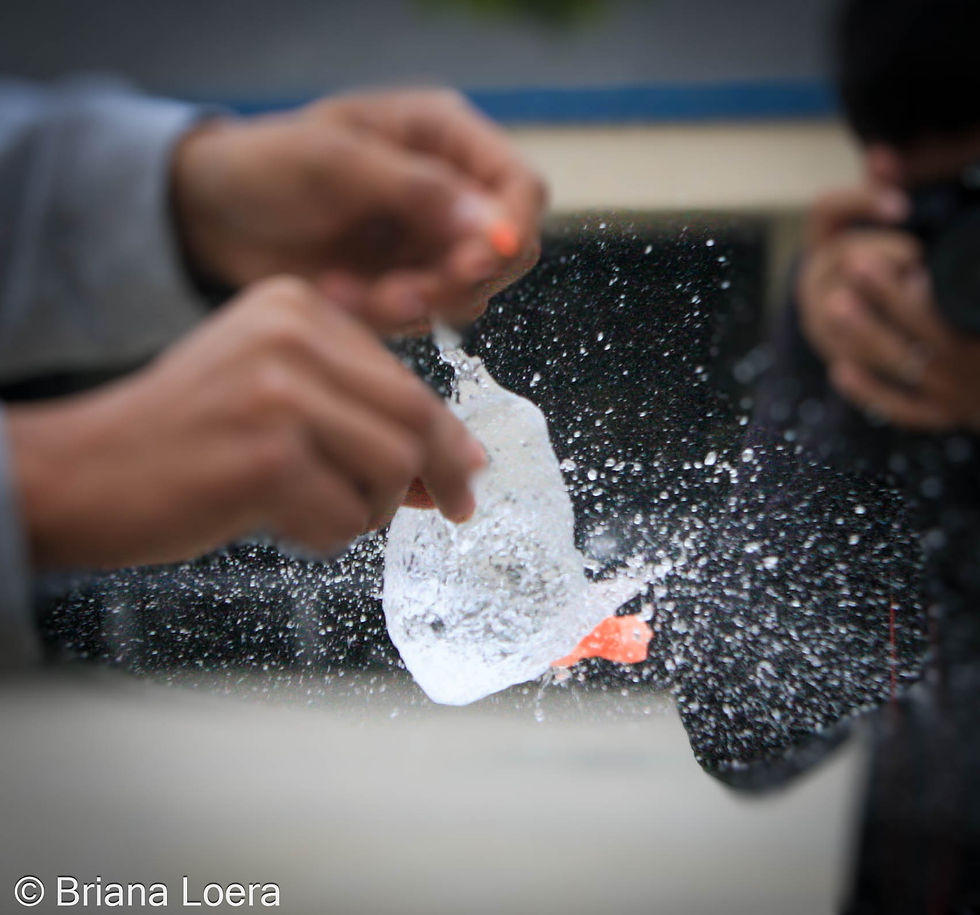 Stopping action of water balloon 