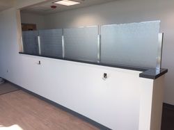 Glass partition wall