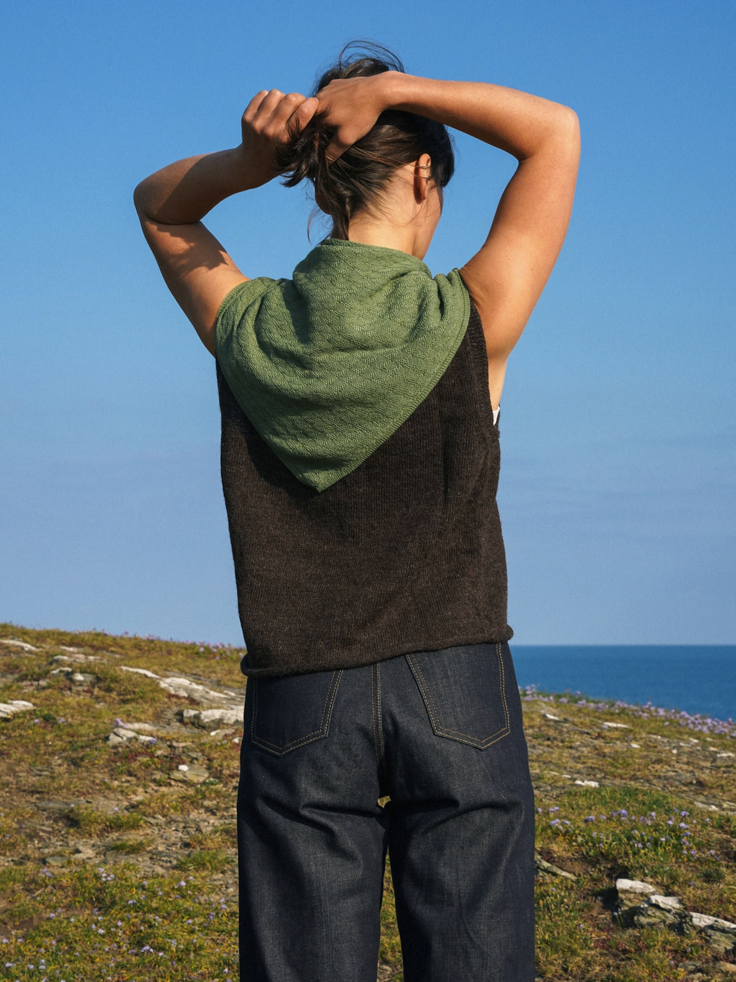 merino wool tuck stitch triangle scarf | pea pod green