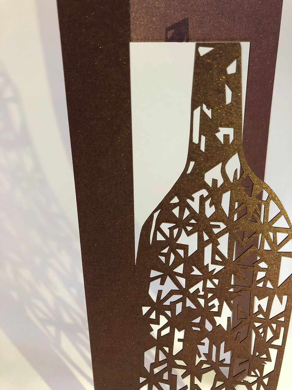 Thumbnail: Ombre Sculpture - VINS - 6 cartes- Anne Mars - Papier Découpé et Risographie