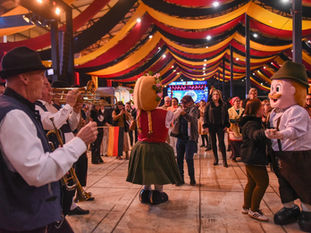 Oktoberfest Gramado começa sexta (18). Programação tem shows nacionais, bandas, desfiles, concursos e bailes