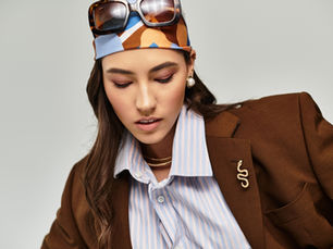 Giysilerin ömrü artık yalnızca ilk sahibinin gardırobuyla sınırlı değil. Hızla değişen trendlerin ve tükenen kaynakların yarattığı baskı karşısında moda dünyası rotasını yeniden çiziyor. Bu yeni rotanın adı: pre-loved.