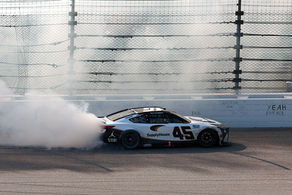 Tyler Reddick mantiene la magia con una victoria en tiempo extra de la NASCAR Cup en Kansas