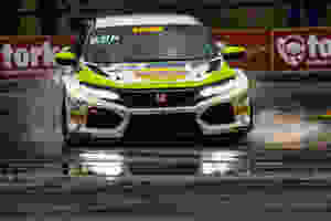 Victor González Jr., veterano piloto de autos de carrera, se encuentra cosechando triunfos con su nuevo equipo VGMC Racing en reconocida liga norteamericana.