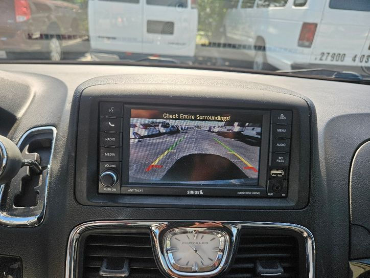 Thumbnail: 2014 Chrysler Town And Country Touring #5670