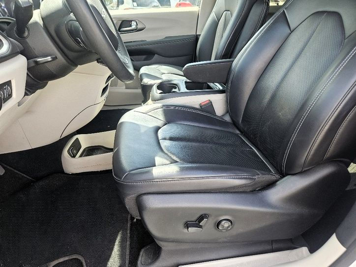 Thumbnail: 2023 Chrysler Pacifica Touring L  #6003