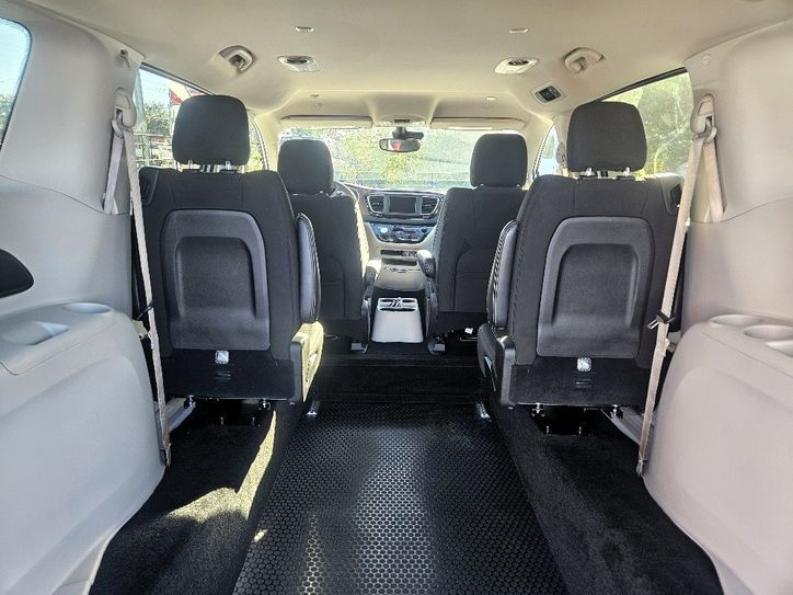 Thumbnail: 2023 Chrysler Voyager Lx #8555