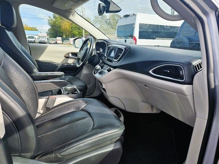 Thumbnail: 2019 Chrysler Pacifica Touring L  #9113