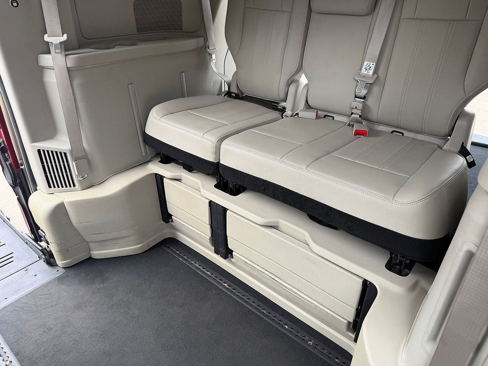 Thumbnail: 2013 Chrysler Town & Country Touring L