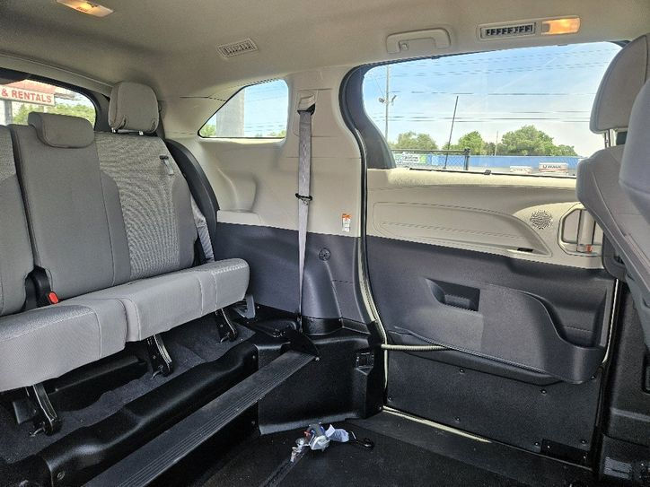 Thumbnail: 2024 Toyota Sienna Hybrid LE #6383