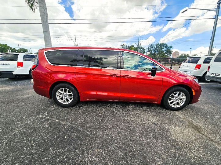 Thumbnail: 2025 Chrysler  Pacifica Select #9950