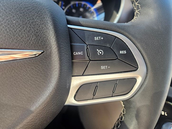 Thumbnail: 2023 Chrysler Voyager Lx #8555