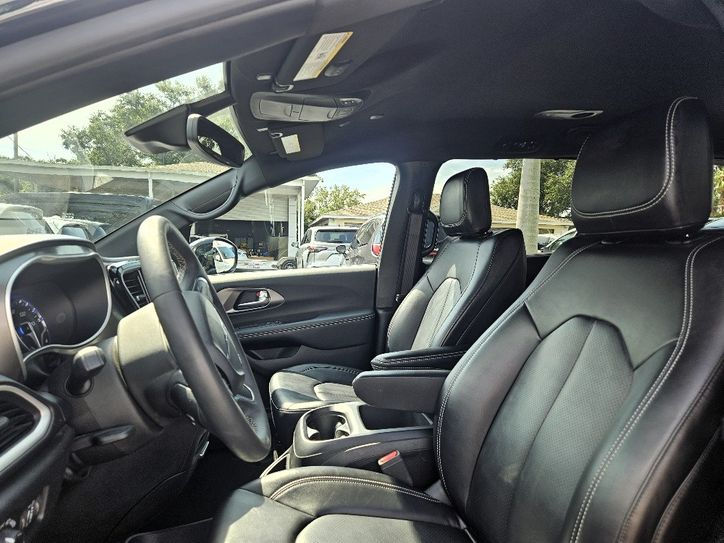 Thumbnail: 2025 Chrysler Pacifica Select #6270
