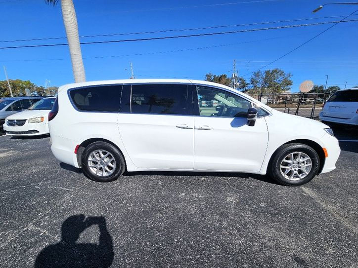 Thumbnail: 2024 Chrysler Voyager L #2096