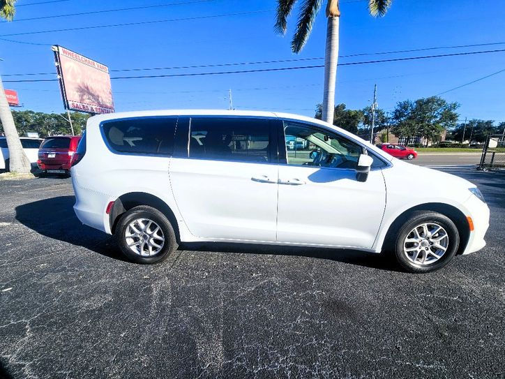 Thumbnail: 2023 Chrysler Voyager Lx #8555