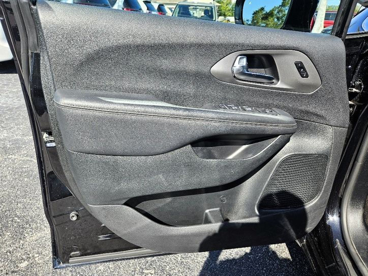 Thumbnail: 2025 Chrysler  Pacifica Select #1743
