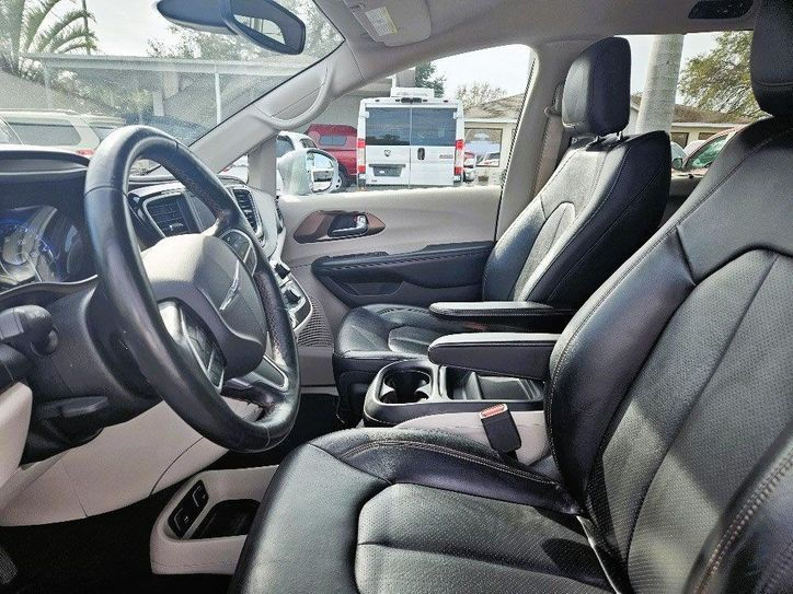 Thumbnail: 2019 Chrysler Pacifica Touring L  #9113