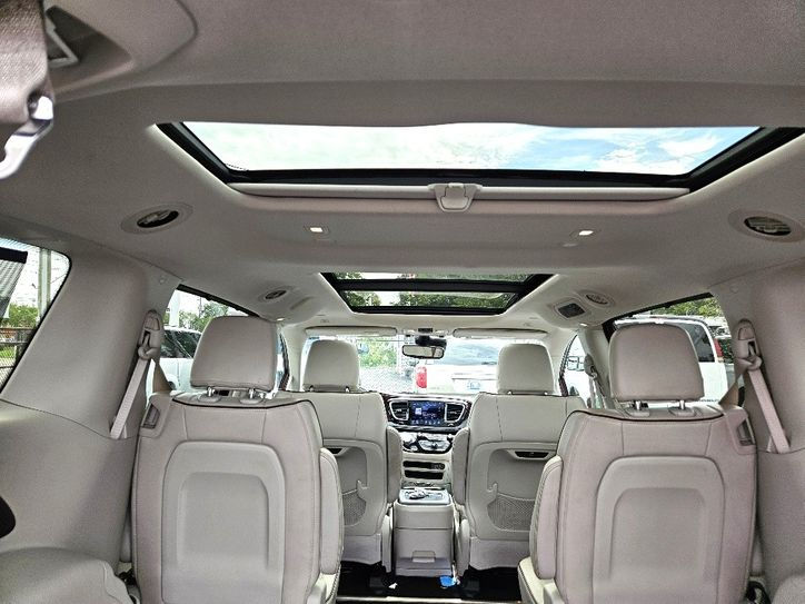 Thumbnail: 2018 Chrysler Pacifica Limited #9792