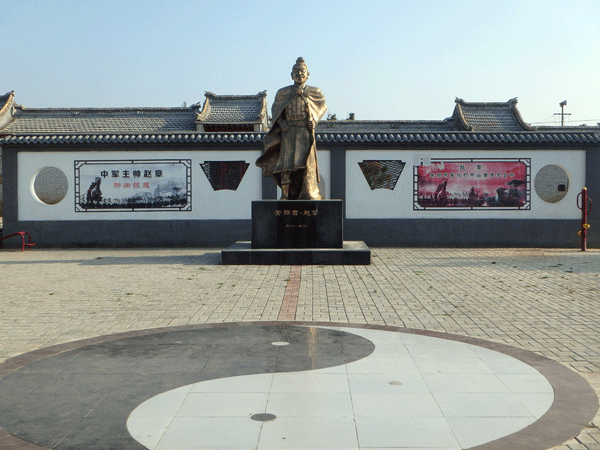 Kiayang-Village-Central-Square.gif