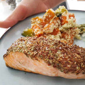 Salmón crujiente con pickles mágicos