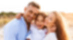 FamilieLächelnshutterstock_1152188939_edited.jpg