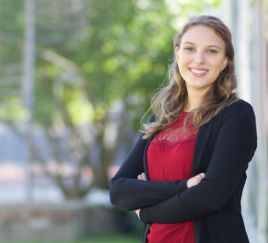 Frau bei einem professionellen Business-Portraitshooting für Unternehmen, Selbstständige und Personal Branding.