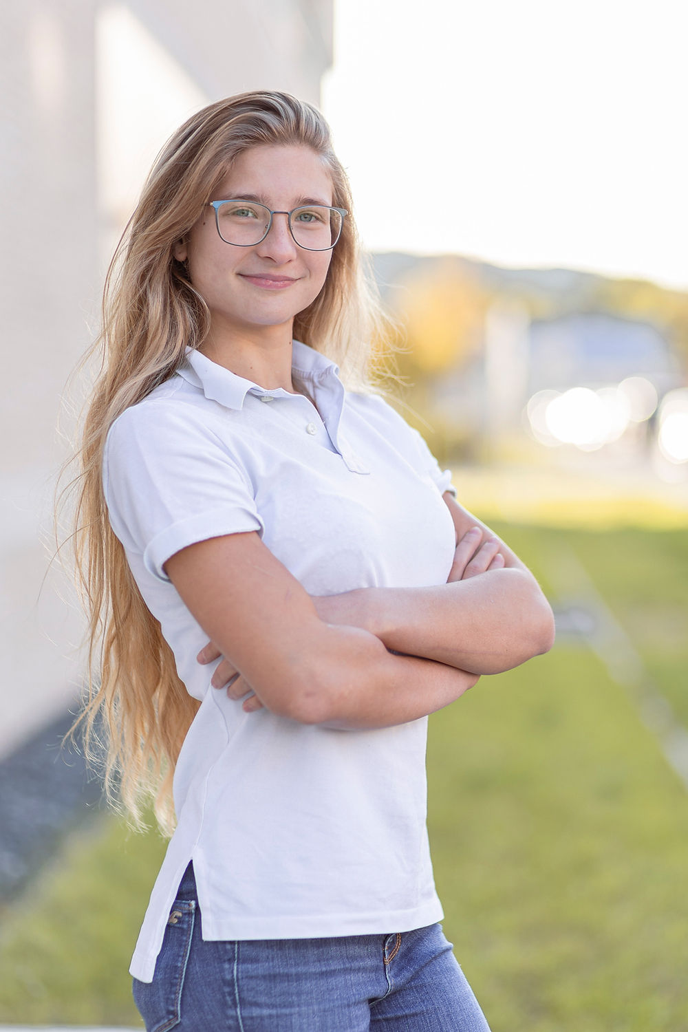 Junge Frau bei einem professionellen Business-Fotoshooting
