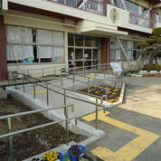 北本小学校SUS手摺　仁平鉄工株式会社　施工事例