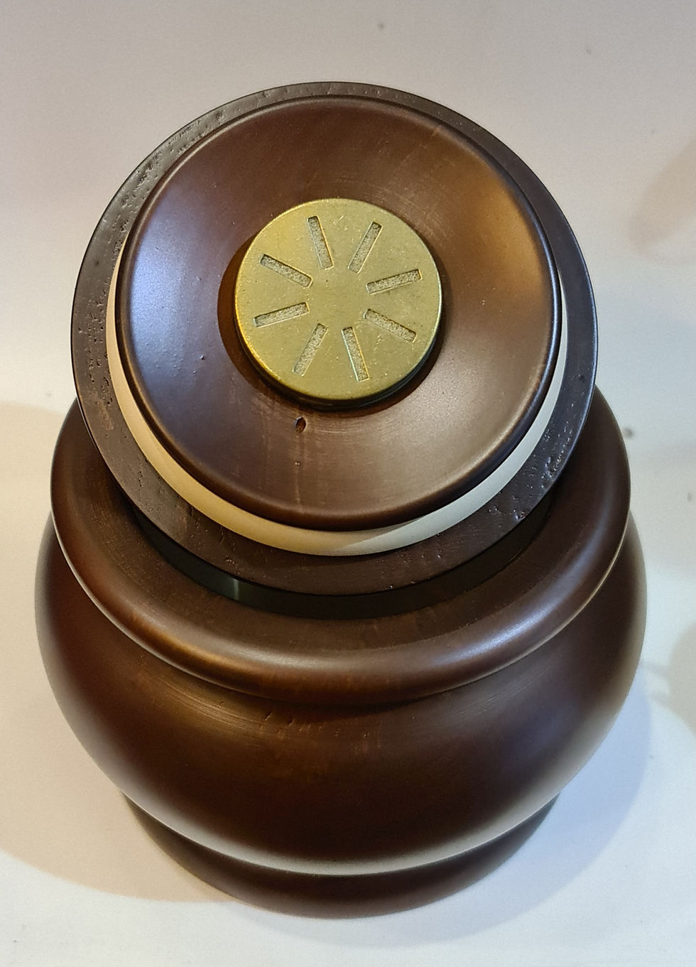 Miniatura: Tabaquera de madera con sellos y humidor 