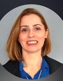 Retrato profissional da psicóloga Carolina Gouvêa, especialista em atendimentos presenciais e online