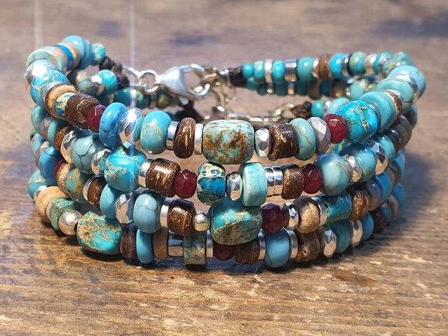 צמיד אבני טורקיז היולייט שונות,ג'ספר צבועות וגרנט מחוזק בשילוב חרוזי קוקוס,חרוזי מיוקי,כסף והמטייט-סוגרי כסף 925