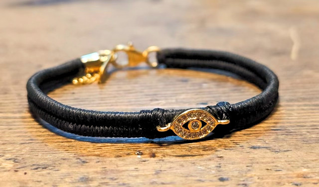 צמיד ארוג חוטי שעווה שחור עם עין בציפוי זהב 14 קרט משובצת זירקונים