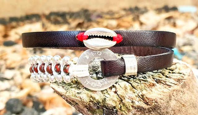 צמיד עור ואריגה  משולב חרוזים יפנים ,כדורי כסף   אלמנטים כסף 925 וטבעת בריקוע אישי