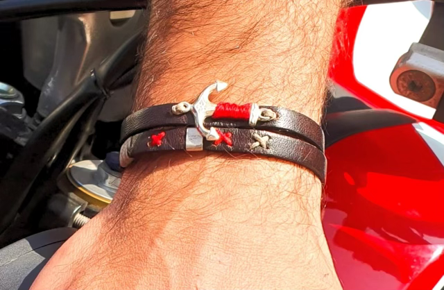 צמיד יוניסקס עשוי עור איכותי מלופף 2 ליפופים בשילוב חוטי שעווה,אלמנטים כסף 925 וסנטר עוגן 925