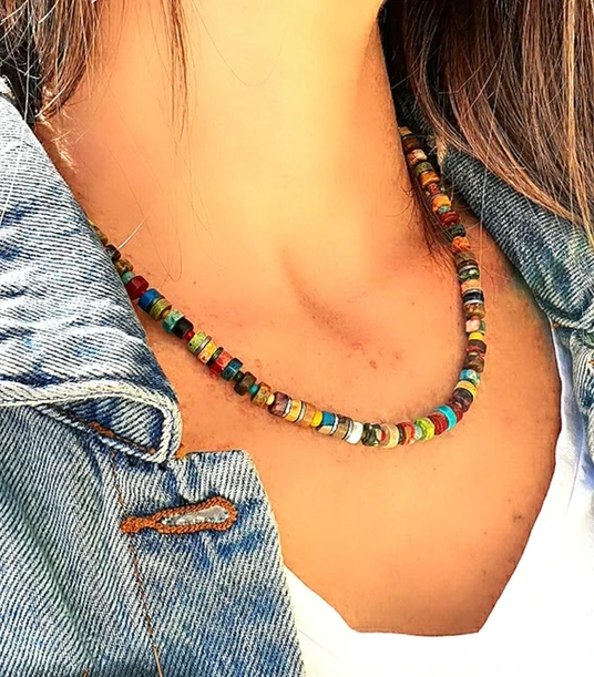 שרשרת יוניסקס ייחודית המשלבת אבני חן בגוונים שונים מעצבת פז בק