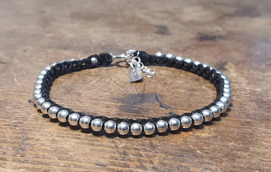 צמיד יוניסקס עשוי כדורי כסף 4 מ"מ ארוגים בחוטי שעווה -סוגרי כסף 925