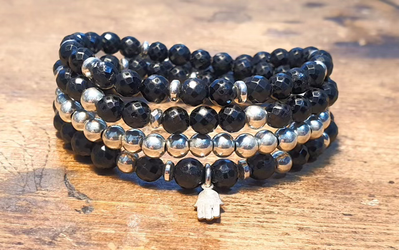 צמיד כדורי כסף ואבני טורמלין ואוניקס רינגים המטייט וסוגרי כסף 925 תליון חמסה קטן כסף 925